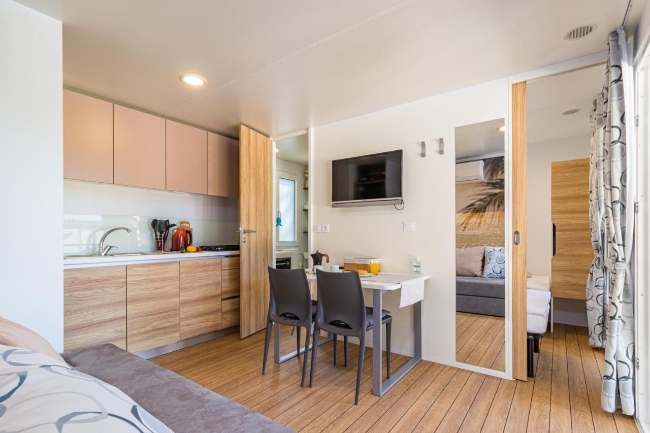 Hemy Casa - Lux Mobile Homes Ровинь Экстерьер фото
